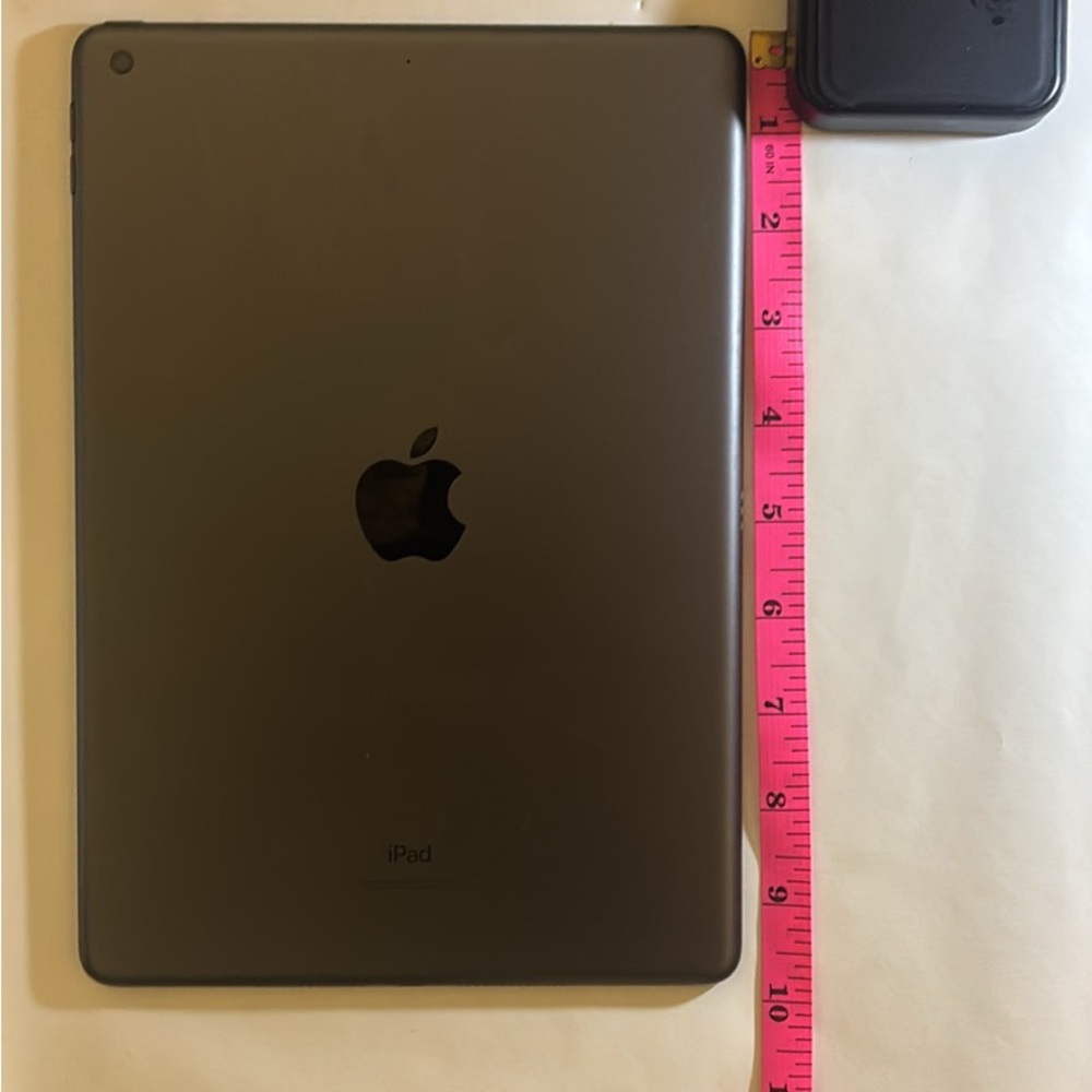 Apple IPad 64GB Wi-Fi only Space Gray with Box and charger